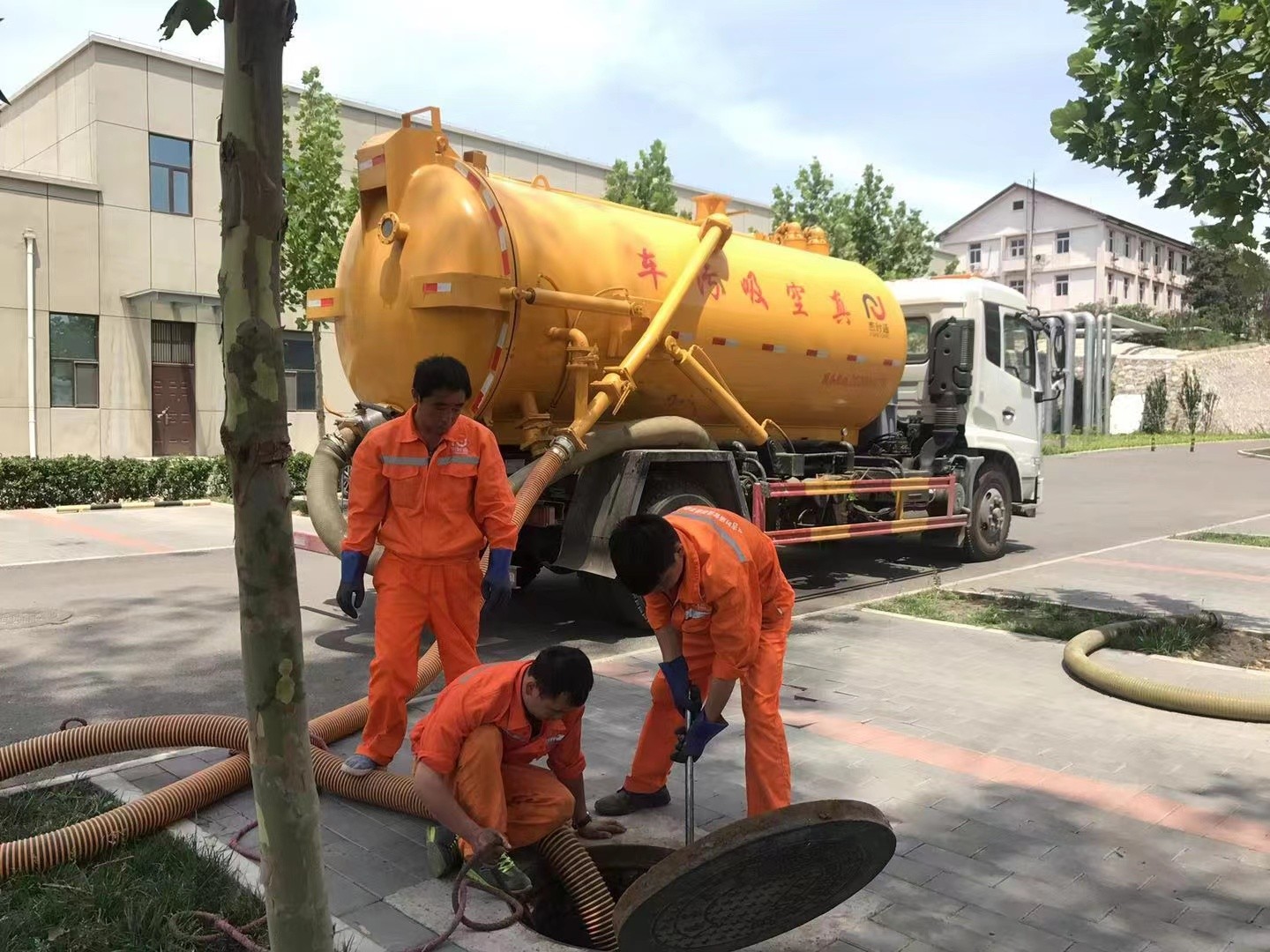 波密化粪池清理与5-8吨吸粪车施工效率分析